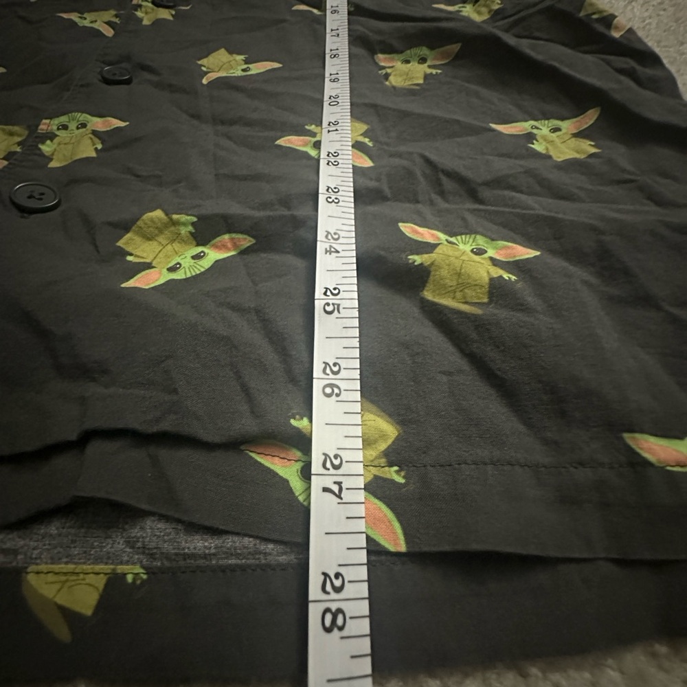 Star Wars Shirt - Men’s Button Down Shirt - Size L - Baby Yoda/Grogu Pattern - Picture 5 of 5